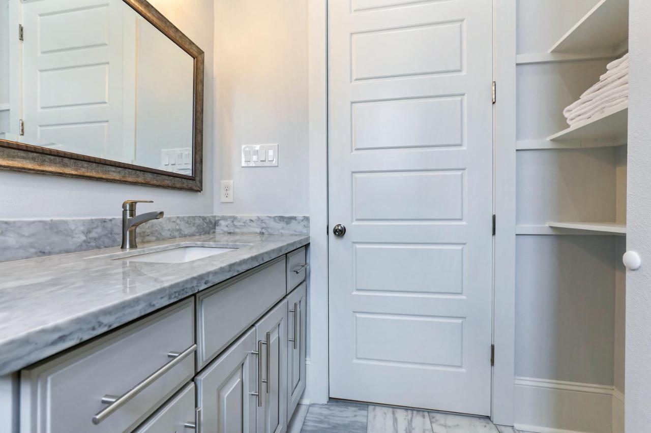 Hosteeva Amazing 4 Bedroom Modern Condo With Balcony Near Frnch Quarter New Orleans Exterior photo